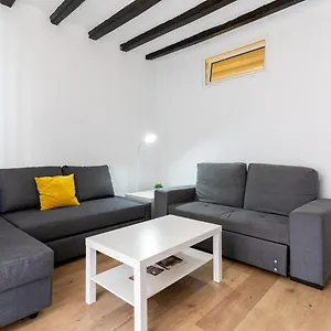 acogedor-apartamento-cerca-de-la-playa-y-el-teatro-romano.top-hotels-tarragona.com/